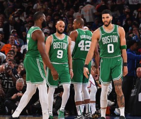 万博体育-皮尔斯指出凯尔特人持续存在领先优势流失隐患 三分球战术双刃剑效应显著